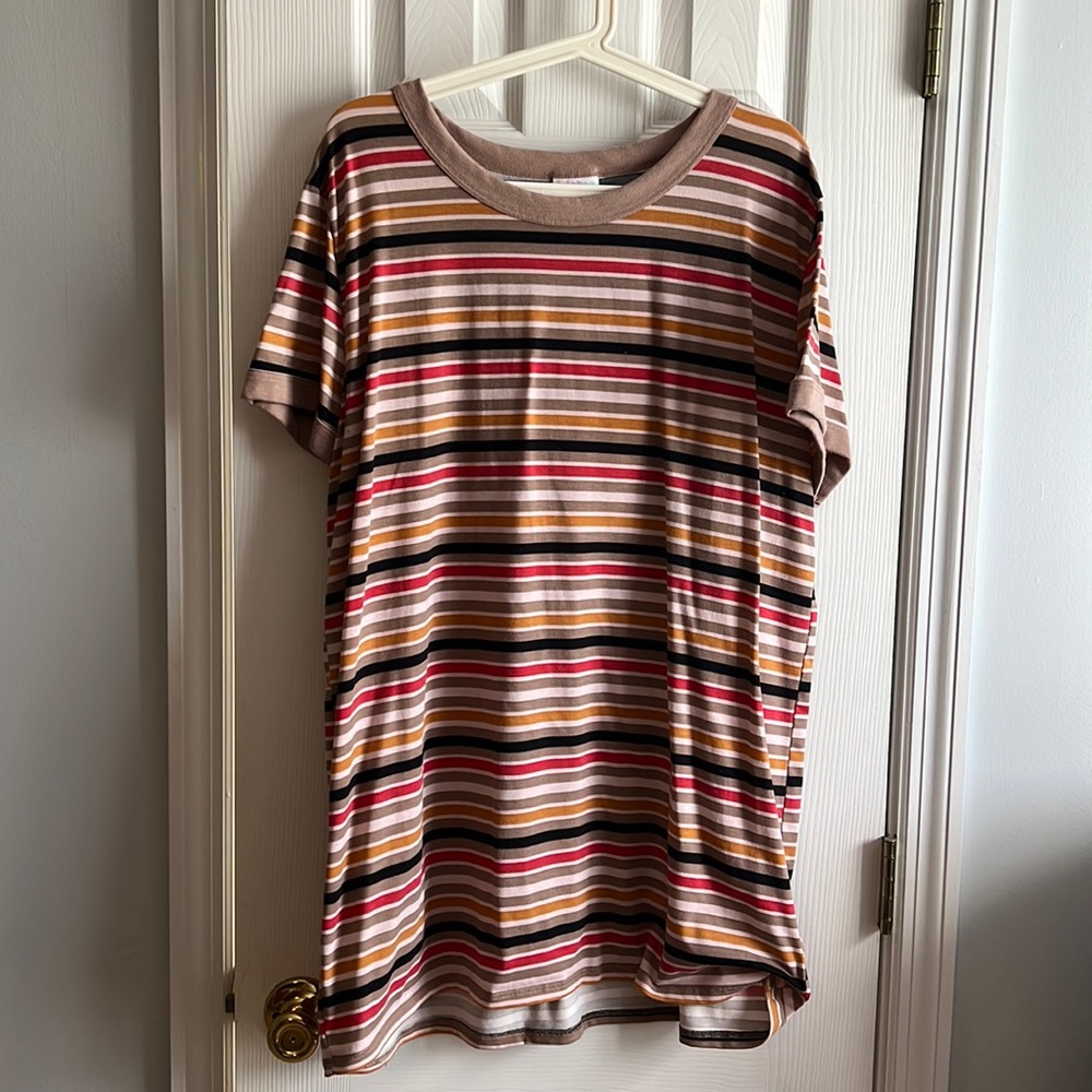 lularoe t shirt size 2xl